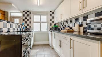 Ferienhaus | Eigene Küche | Geschirrspüler, Kochgeschirr/Geschirr/Besteck