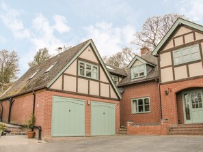 Exterior - Ragleth Place Lodge (Church Stretton)
