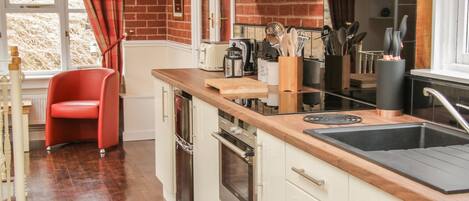Ferienhaus | Eigene Küche | Mikrowelle, Herdplatte, Wasserkocher, Toaster