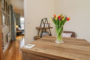 Cottage | Dining
