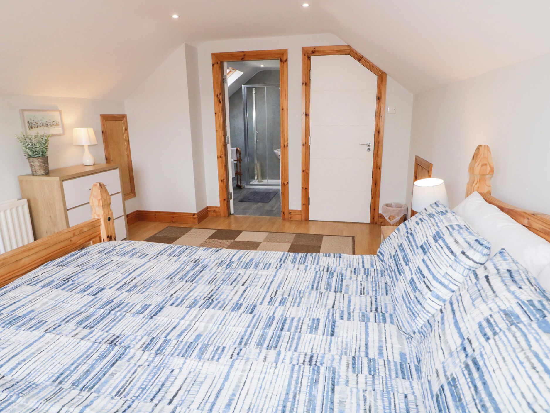 6 bedrooms, individually decorated, individually furnished, free WiFi