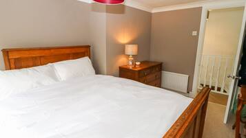 Cottage | 2 bedrooms, individually decorated, individually furnished, free WiFi