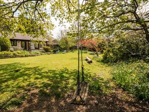 Cottage | Property grounds - Puffin Cottage (Axminster)