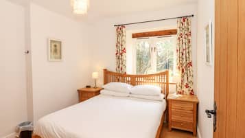 Cottage | 2 bedrooms, individually decorated, individually furnished, free WiFi