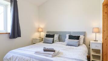 Cottage | 2 bedrooms, individually decorated, individually furnished, free WiFi