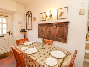 Cottage | Private kitchen | Dishwasher, cookware/dishes/utensils - Middle Cottage (Leyburn)