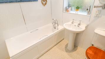 Cottage | Bathroom | Shower