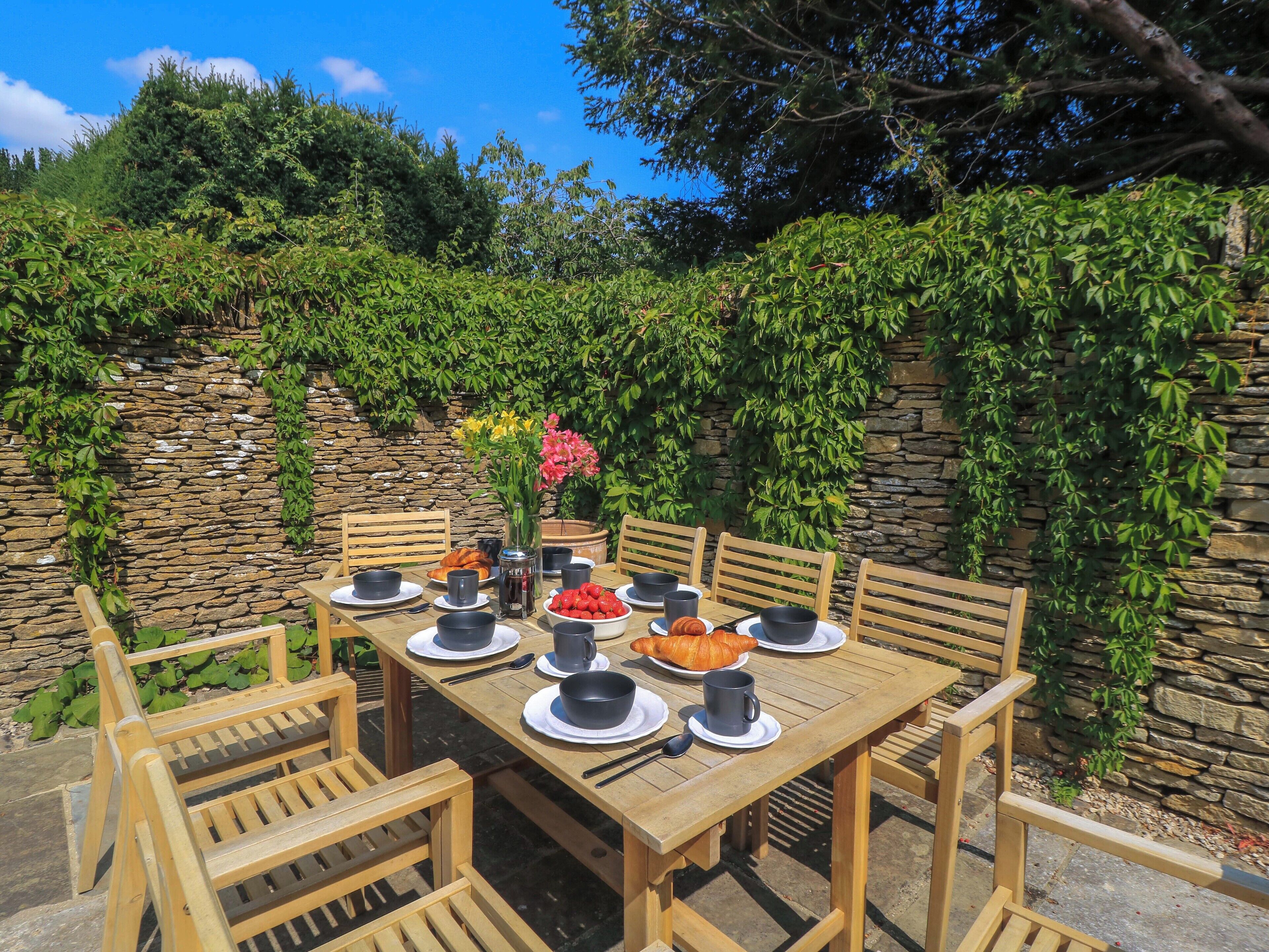 Cottage | Outdoor dining