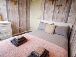 3 quartos, individualmente decorados, individualmente mobiliados