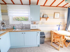 Cottage | Private kitchen | Fridge, microwave, electric kettle, cookware/dishes/utensils