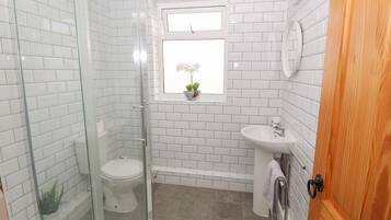 Cottage | Bathroom | Shower