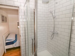 Cottage | Bathroom | Shower - Buarthau Cottage (Caernarfon)