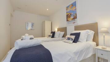 2 habitaciones, decoración personalizada y muebles diferentes