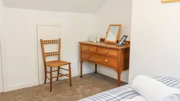 Cottage | 2 bedrooms, individually decorated, individually furnished, free WiFi