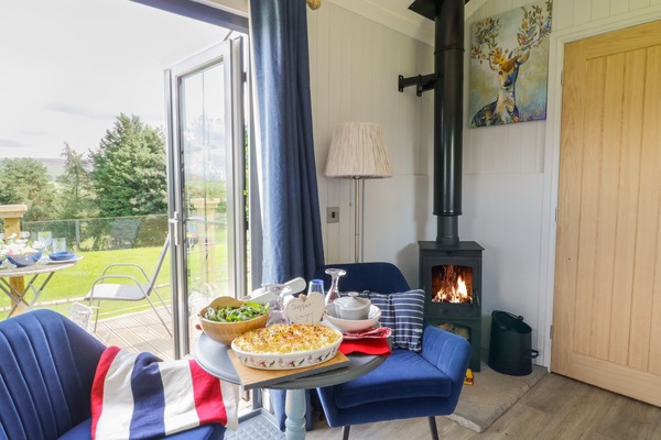 Cottage | Dining