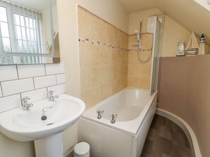 Cottage | Badkamer | Een douche