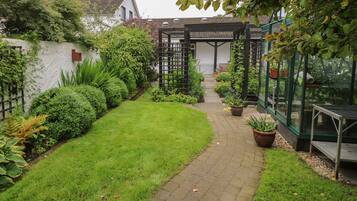 Cottage | Property grounds