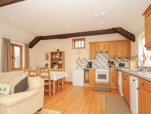 Cottage | Private kitchen - Swallows Nest (Launceston)