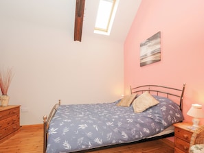 2 bedrooms, individually decorated, individually furnished - Swallows Nest (Launceston)