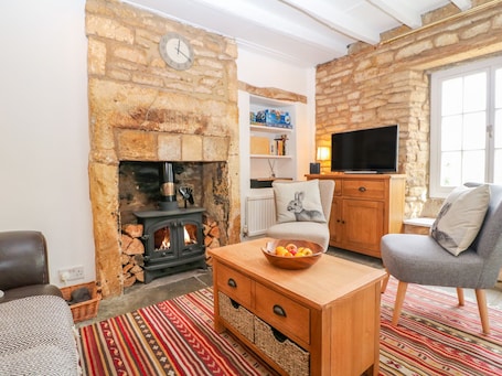 Cottage | Living room | TV. Thrower's Cottage