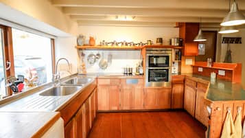 Cottage | Private kitchen | Cookware/dishes/utensils