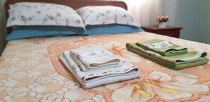 2 bedrooms, WiFi, bed sheets