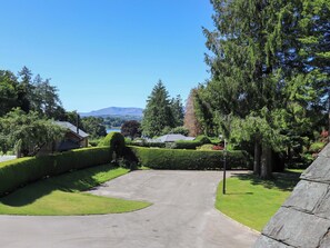 Cottage | Property grounds