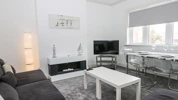Cottage | Living area | TV