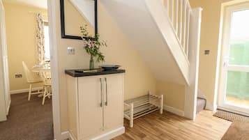 Cottage | 2 bedrooms, individually decorated, individually furnished, free WiFi