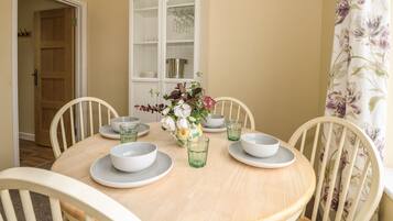 Cottage | Private kitchen | Fridge, microwave, dishwasher, electric kettle