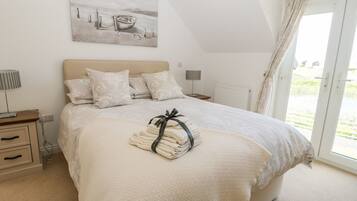 3 habitaciones, decoración personalizada y muebles diferentes