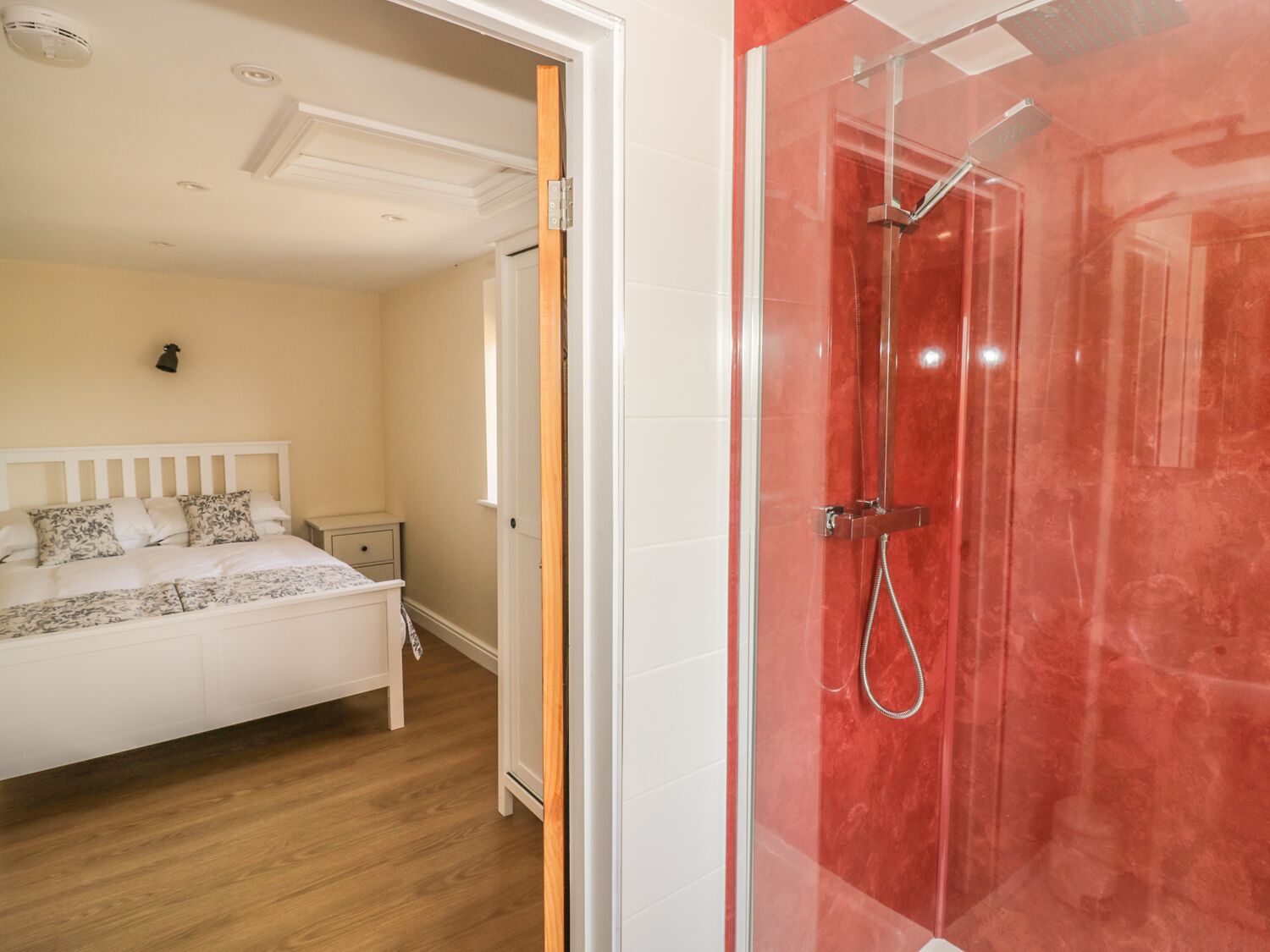 Cottage | Phòng tắm | Buồng tắm vòi sen 