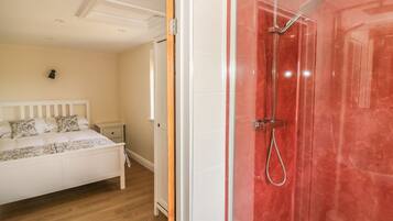 Cottage | Bathroom | Shower