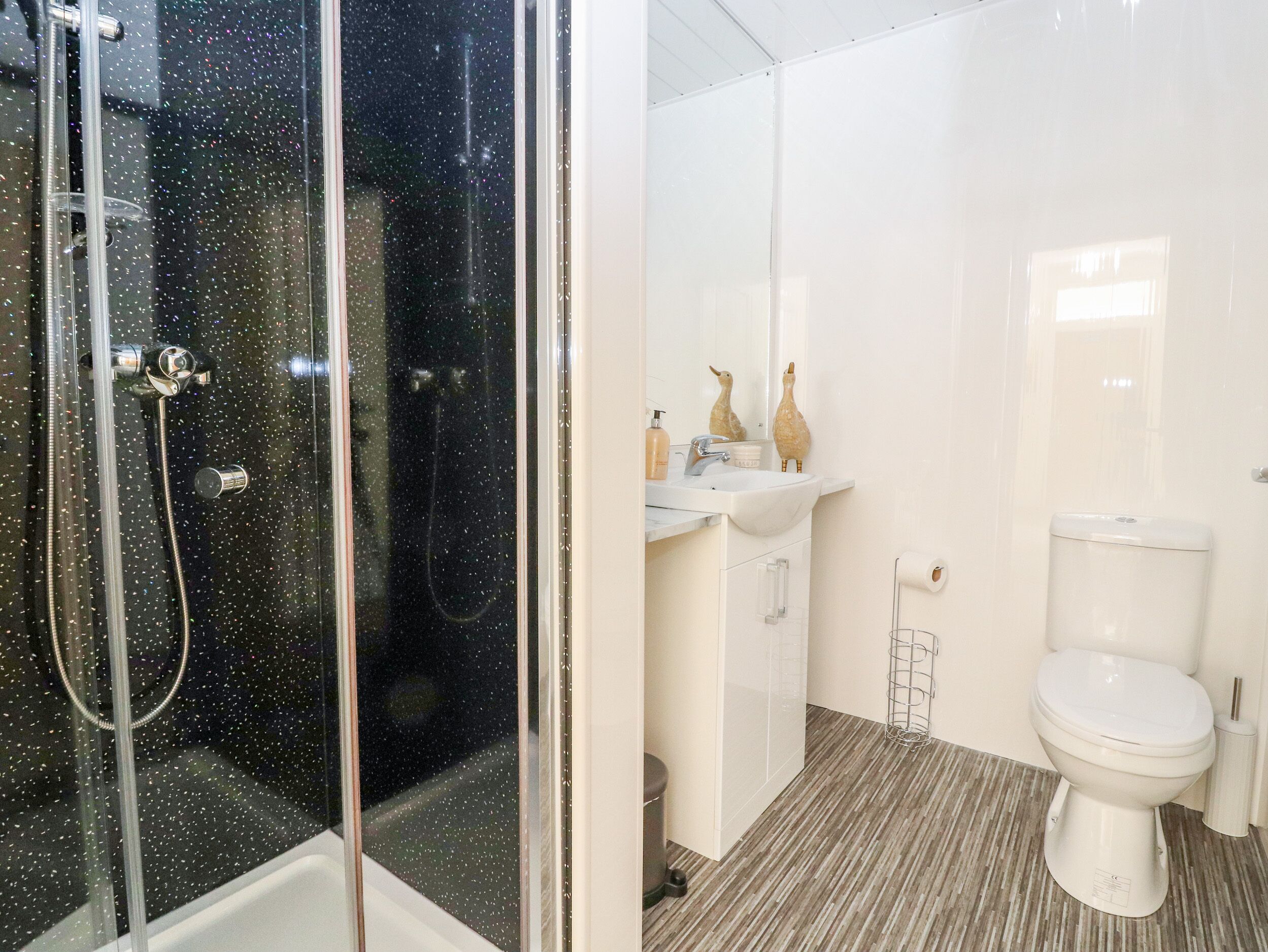 Cottage | Bathroom