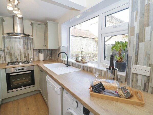 Refrigerador, microondas, placa de cocina, lavavajillas