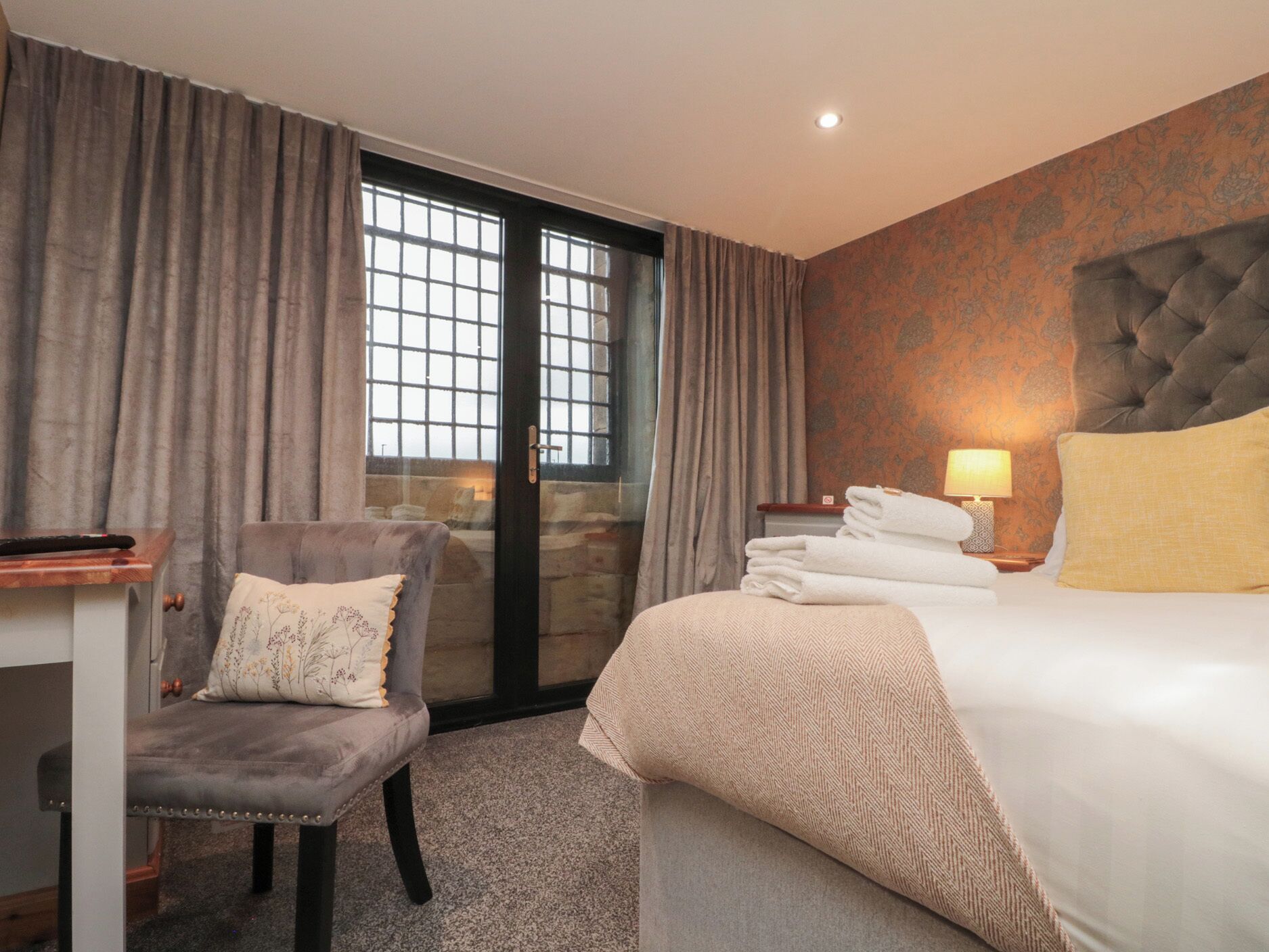 2 bedrooms, individually decorated, individually furnished, free WiFi