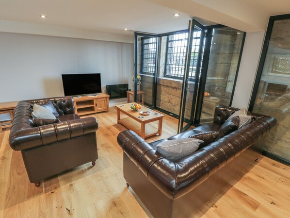 Cottage | Interior - Tornado @ Engine Shed (Whitby)