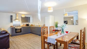 Cottage | Dining
