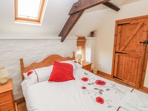 Cottage | 2 bedrooms, individually decorated, individually furnished, free WiFi - Primose Cottage (Milford Haven)
