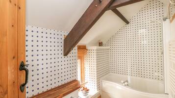 Cottage | Bathroom | Shower