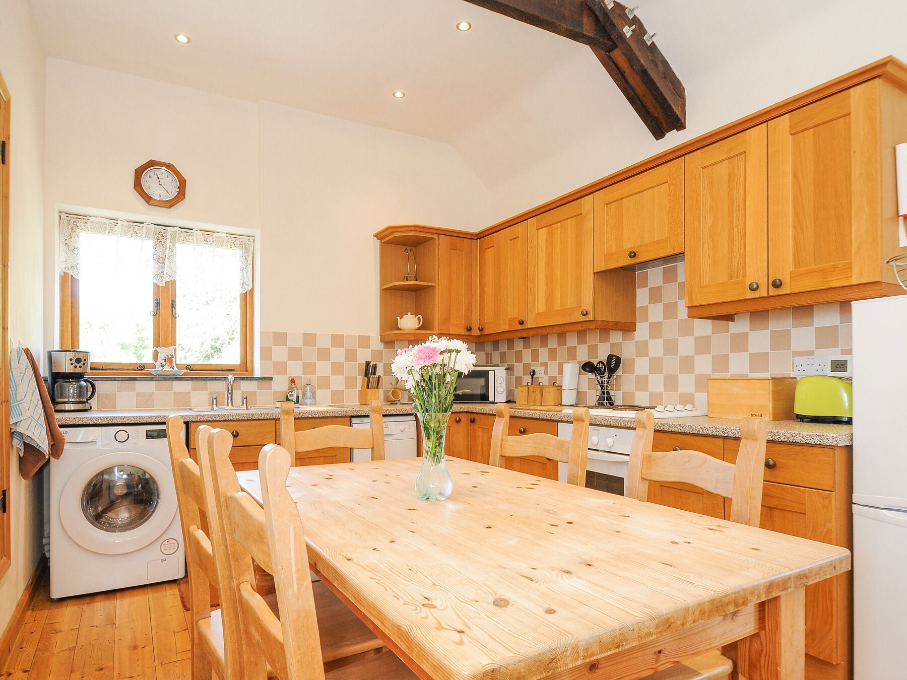 Cottage | Private kitchen | Dishwasher, highchair, cookware/dishes/utensils