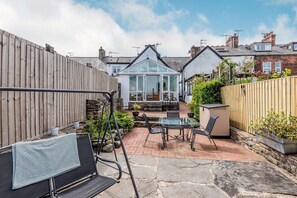 Cottage | Balcony - 21 Church Street (Llangollen)