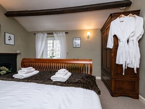 Cottage | 2 bedrooms, individually decorated, individually furnished, free WiFi - Pemba Cottage (Skipton)