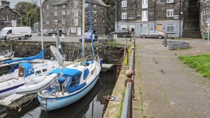 Unclassified image, 3 of 25, button - The Old Cornhill (Porthmadog)