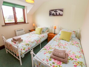 Cottage | 3 bedrooms, individually decorated, individually furnished, free WiFi