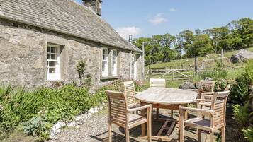 Cottage | Outdoor dining