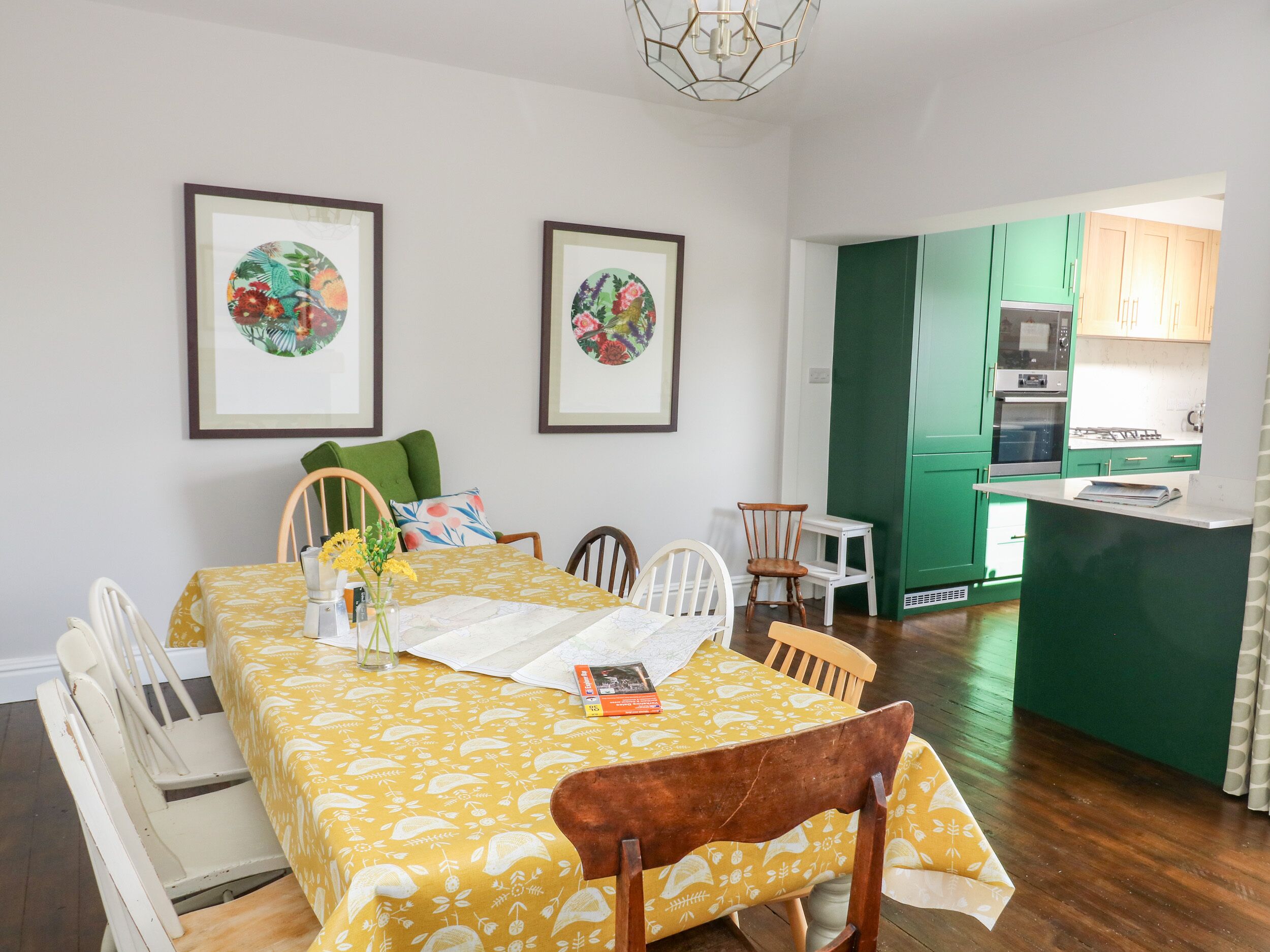 Cottage | Private kitchen | Dishwasher, cookware/dishes/utensils