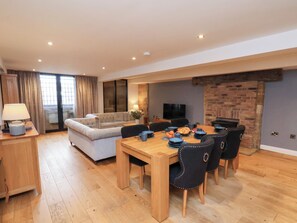 Cottage | Dining