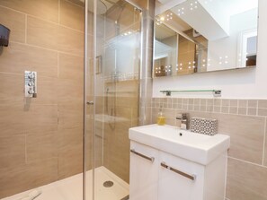Cottage | Bathroom | Shower