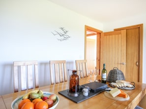 Casa rural | Cuina privada | Frigorífic, microones, placa de cuina i rentaplats